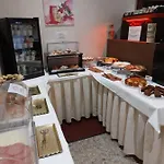 Hotel Momi's 3*