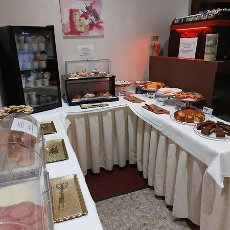 Hotell Momi's 3*