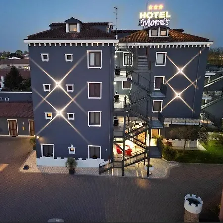 Hotel Momi's