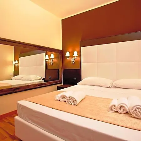 Momi's Hotel