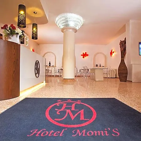 Momi's Hotel