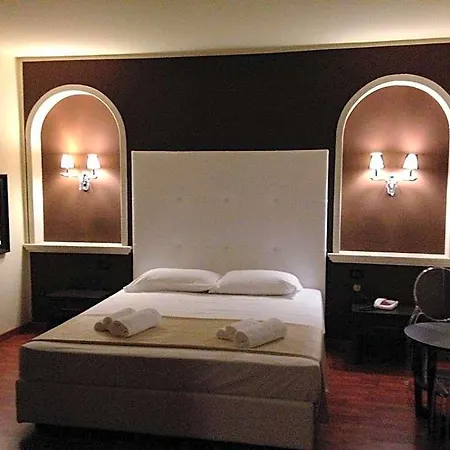Momi's Hotel