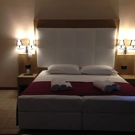 Momi's Hotel
