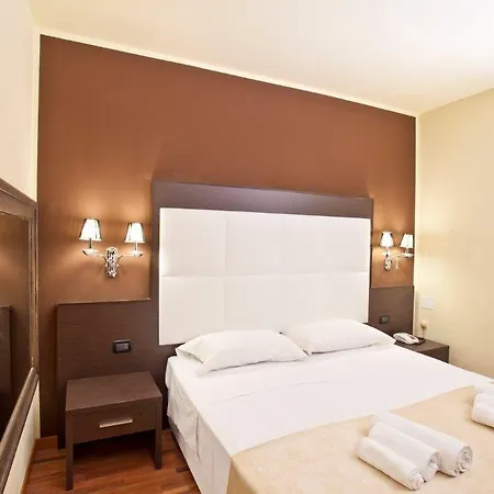 Momi's Hotel