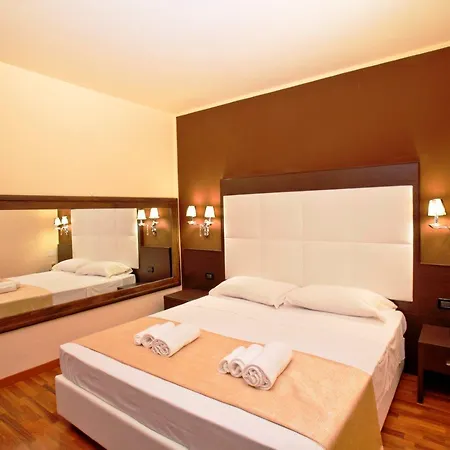 Momi's Hotel