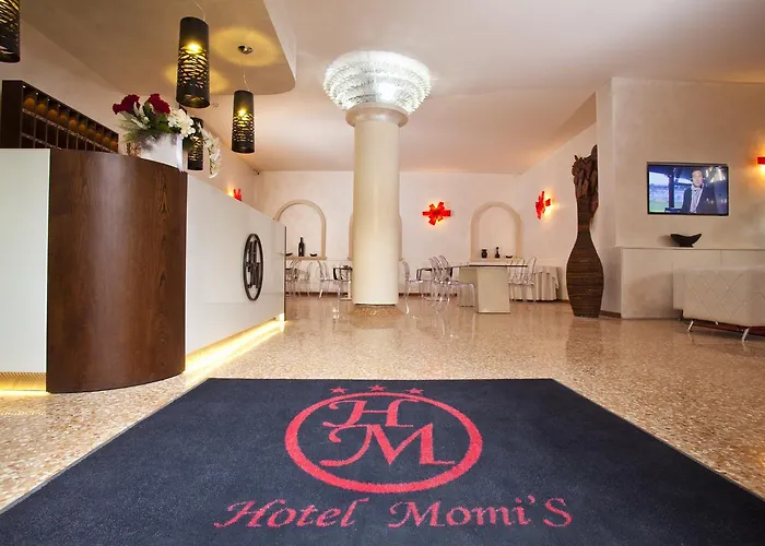 Momi's 3*