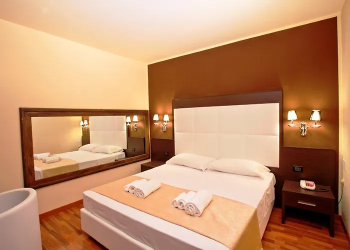Momi's Hotel